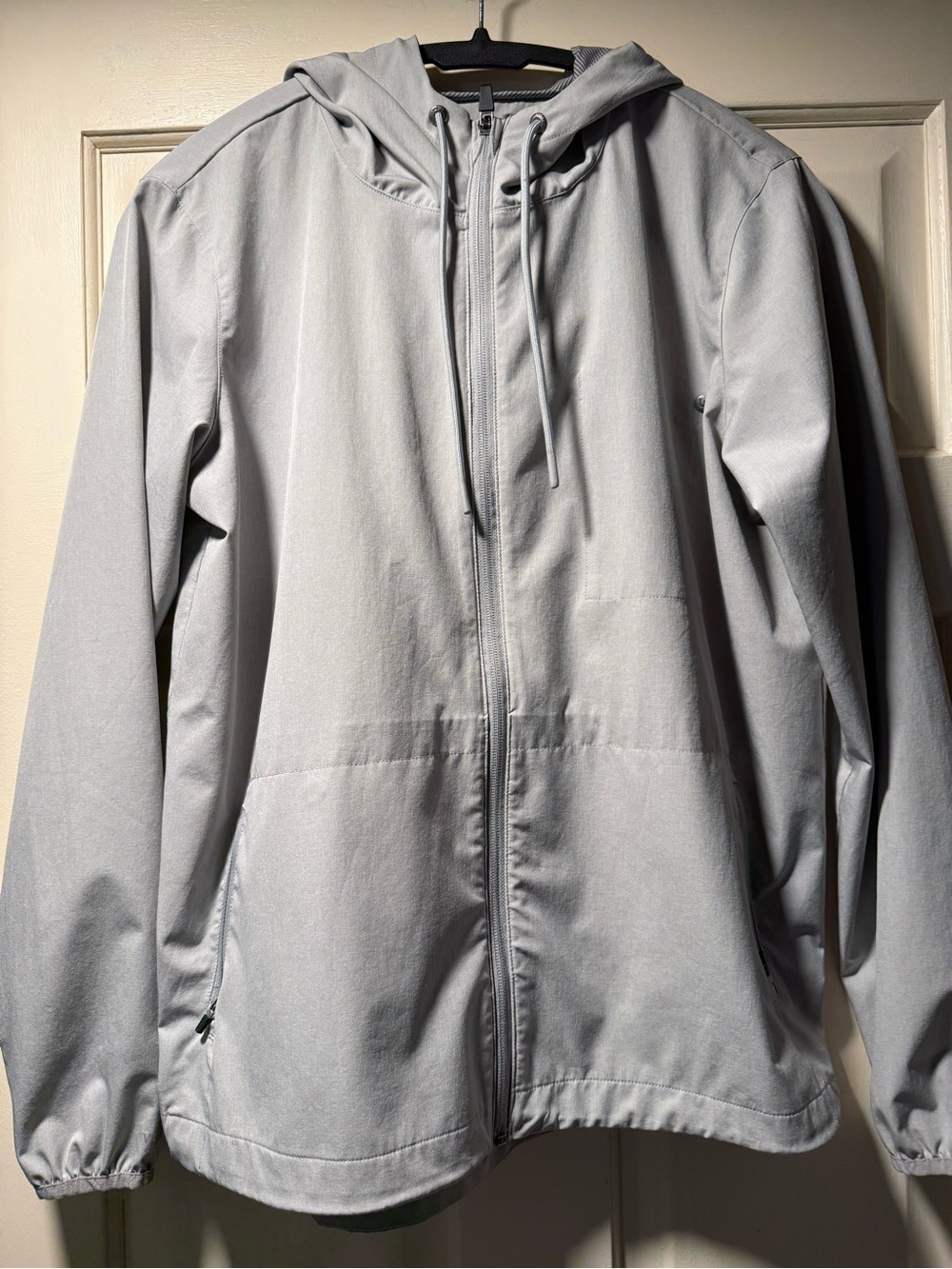 Vuori Women’s Medium Gray Lightweight Hooded Windbreaker Full Zip Jacket